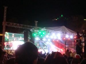 Große Bühne und man beachte immer die nationalen Farben.