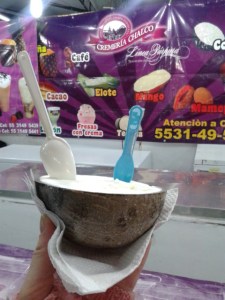 Eis in der passenden Schale - hier gab es... naa? Kokus-Eis, richtig!